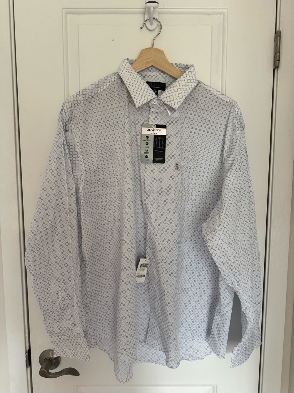 NWT AlfaTech by Alfani - Size XXL (18-18.5, 35-36), White & Navy, 2 Way Stretch